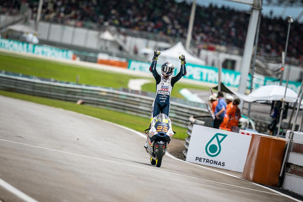 Collin Veijer (No. 95) standing on his bike to salute the crowd